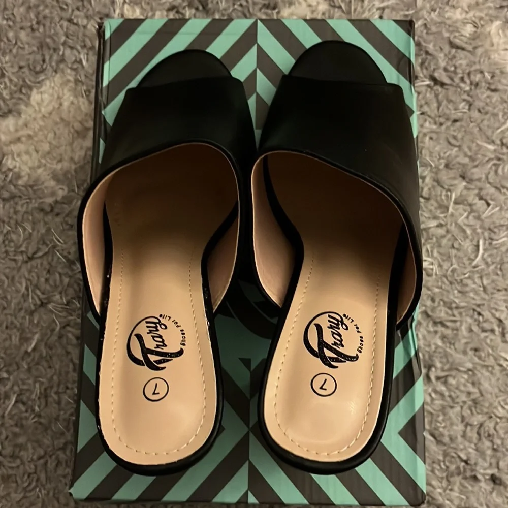 Mules - Picture 4 of 5